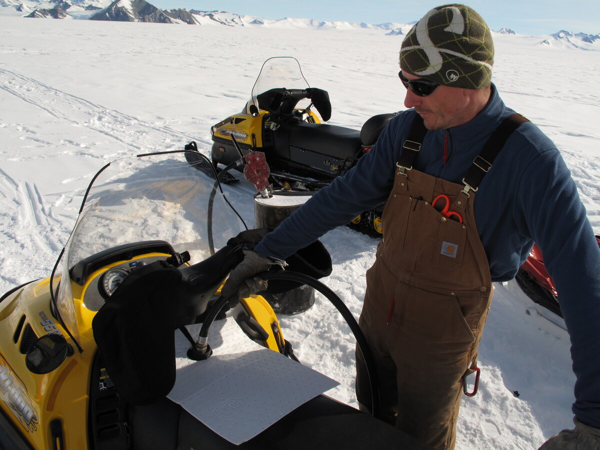 Spill mats prevent accidental snow contamination